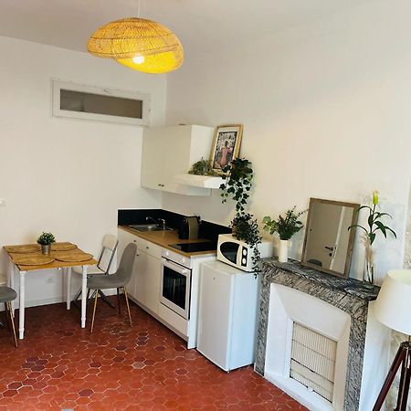 Studio En Plein Coeur Du Vieil Antibes, Vue Sur Place Romantique Exterior photo